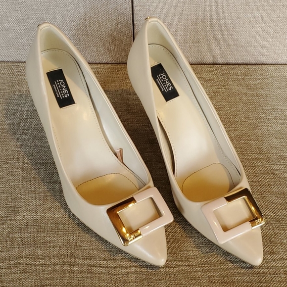 Jones New York Shoes - JONES NEW YORK Pointed Toe Heels W/Gold Accents